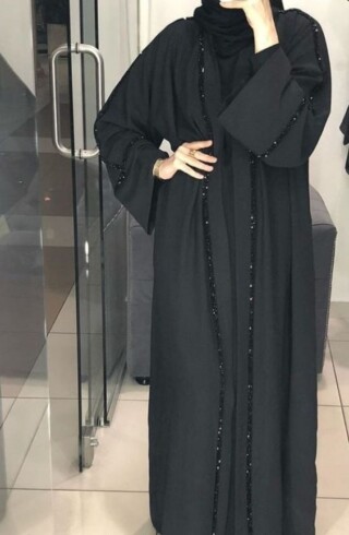 اجمل تصميم عبايات بالأسود.