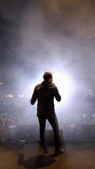 صور محمد حماقي.
