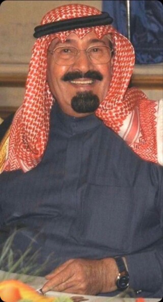 كذلك صور خادم الحرمين الشريفين.