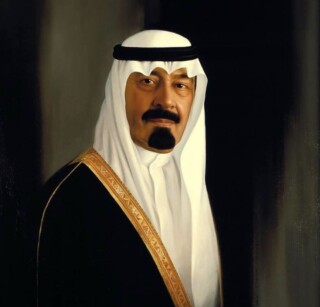 كذلك صور خادم الحرمين الشريفين.
