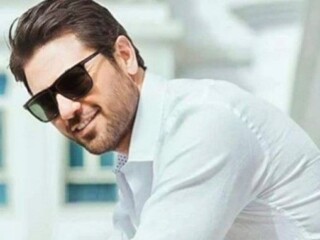 كذلك خلفيات نجم فلم الخليه.