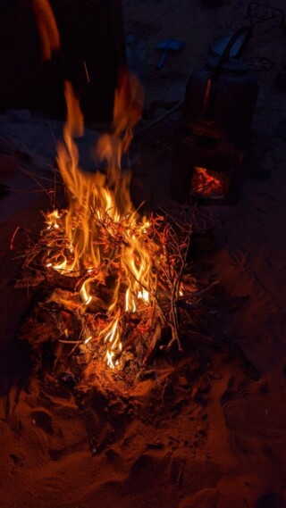 كذلك صور نار مشتعلة.