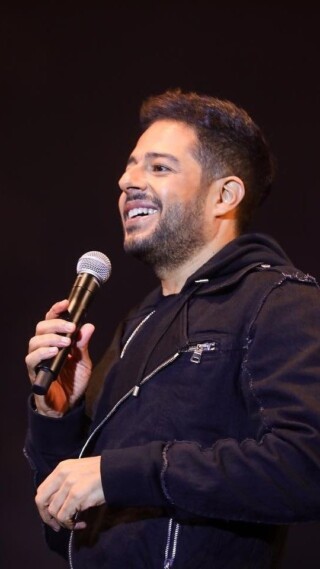 كذلك صور الفنان محمد حماقي.