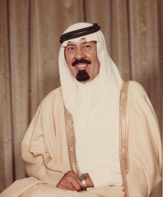 كذلك صور خادم الحرمين الشريفين.