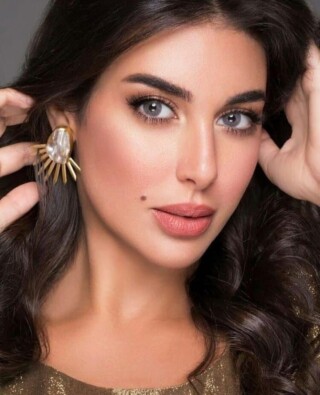 كذلك صور ممثلين.