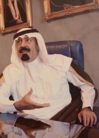 كذلك صور خادم الحرمين الشريفين.