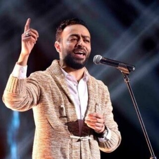 كذلك صورالفنان تامر عاشور.
