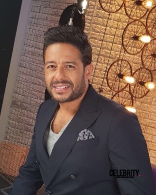 صور محمد حماقي.