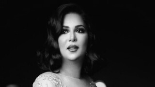 كذلك خلفيات المطربه نوال.