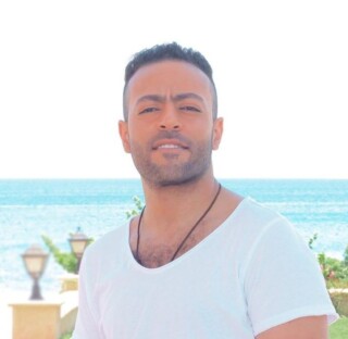 صور تامر عاشور.