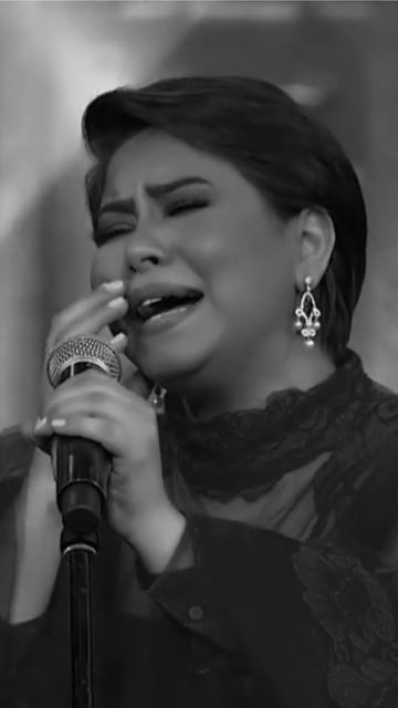 كذلك صور الفنانه شرين.