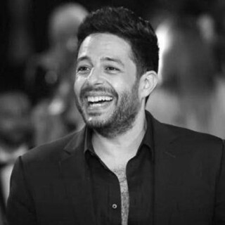 كذلك صور الفنان محمد حماقي.
