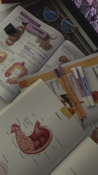 كذلك خلفيات لكليات الطب.
